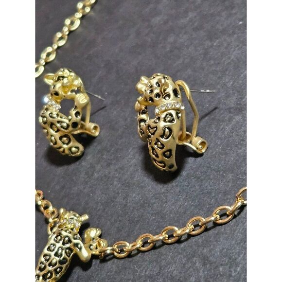 Gold tone cat earring and necklace set - Picture 7 of 16